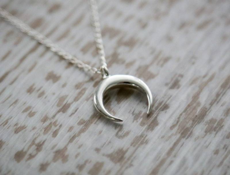 Halbmond Anhänger Halskette in Sterling Silber, Halskette, Mond Anhänger, Silber Mond Halbmond Anhänger Halskette in Sterling Silber, Halskette, Mond Anhänger, Silber Mond von IvyStoneCreative