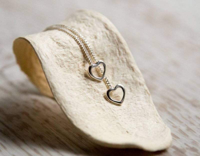 Herz Einfädler Ohrringe in Sterling Silber, Geschenk Für Sie, Freundin, Bester Freund, Frau, Tochter Herz Einfädler Ohrringe in Sterling Silber, Geschenk Für Sie, Freundin, Bester Freund, Frau, Tochter von IvyStoneCreative