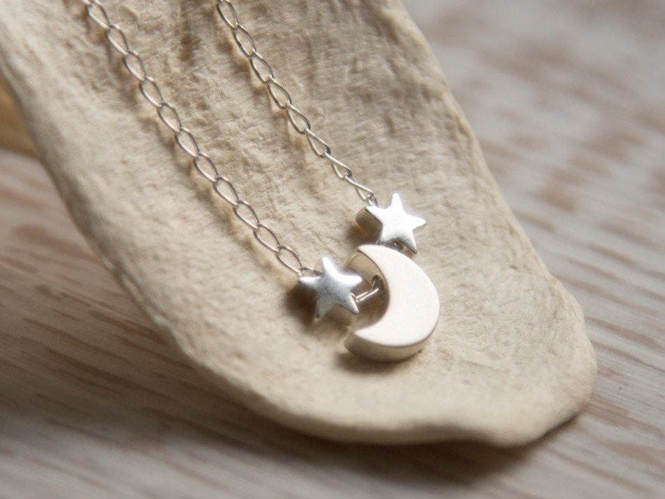 Zunehmender Halbmond Und Sterne Anhänger in Sterling Silber, Geschenk Für Sie - Beste Freundin, Schwester, Tochter, Nichte, Kind Zunehmender Halbmond Und Sterne Anhänger in Sterling Silber, Geschenk Für Sie - Beste Freundin, Schwester, Tochter, Nichte, Kind von IvyStoneCreative