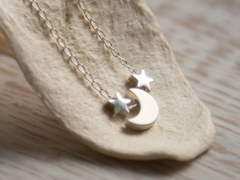 Zunehmender Halbmond Und Sterne Anhänger in Sterling Silber, Geschenk Für Sie - Beste Freundin, Schwester, Tochter, Nichte, Kind von IvyStoneCreative