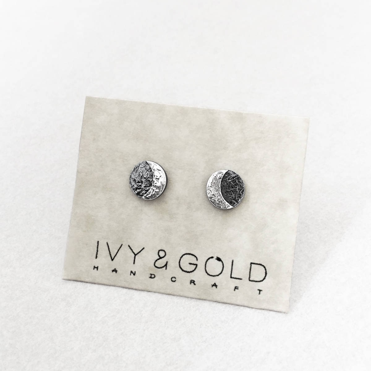 Mondfinsternis Ohrringe. Sterling Silber. Natur Inspiriert. Neu Rustikal. Mond Schmuck. Okkulter Neumond. Himmlisch Mondfinsternis Ohrringe. Sterling Silber. Natur Inspiriert. Neu Rustikal. Mond Schmuck. Okkulter Neumond. Himmlisch von IvyandGoldHandcraft