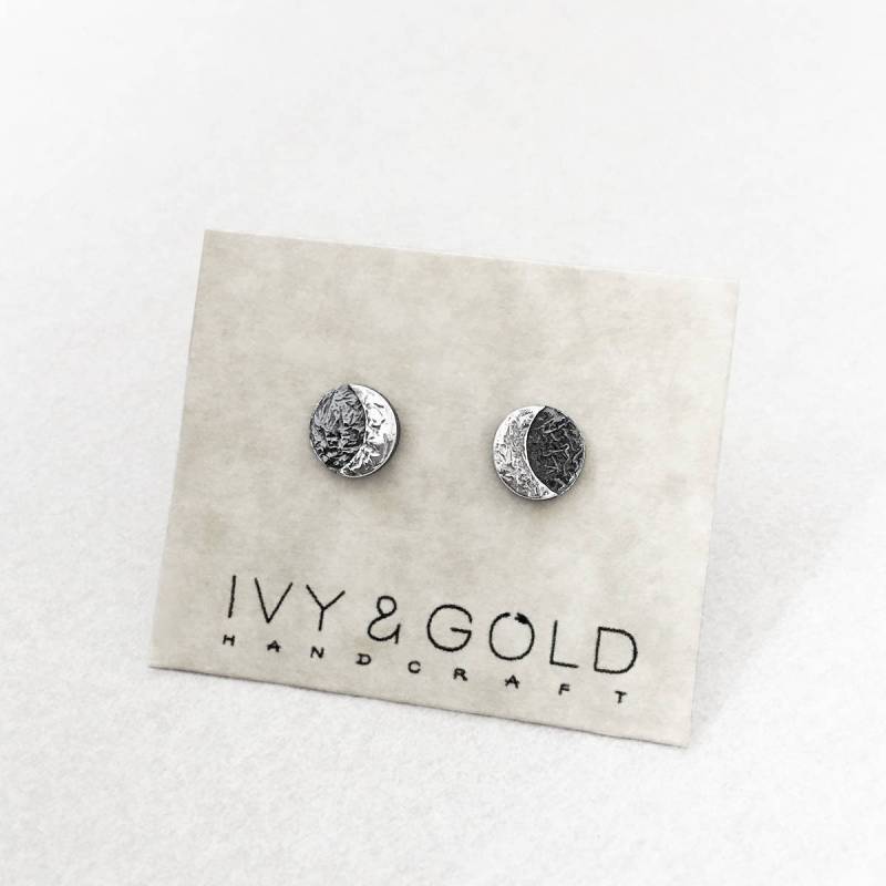 Mondfinsternis Ohrringe. Sterling Silber. Natur Inspiriert. Neu Rustikal. Mond Schmuck. Okkulter Neumond. Himmlisch Mondfinsternis Ohrringe. Sterling Silber. Natur Inspiriert. Neu Rustikal. Mond Schmuck. Okkulter Neumond. Himmlisch von IvyandGoldHandcraft