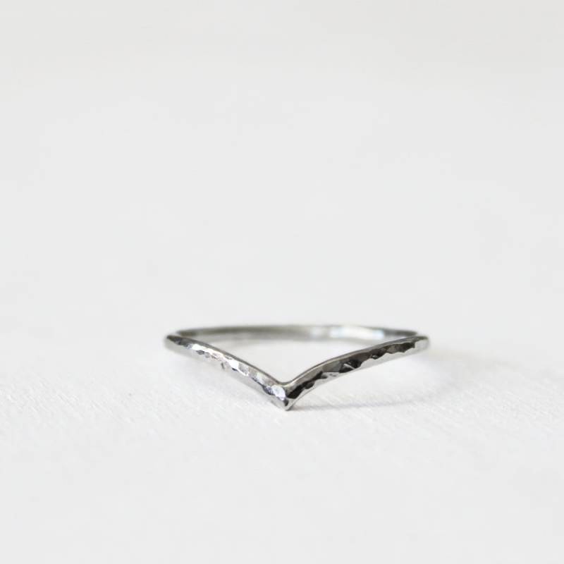 Sehr Schöner Chevron Ring Mit Gehämmerter Struktur. Zarte Stapel Ringe. Midi Sterling Silber. Rose Und Gelb Gold Fill. Neu Rustikal Sehr Schöner Chevron Ring Mit Gehämmerter Struktur. Zarte Stapel Ringe. Midi Sterling Silber. Rose Und Gelb Gold Fill. Neu Rustikal von IvyandGoldHandcraft