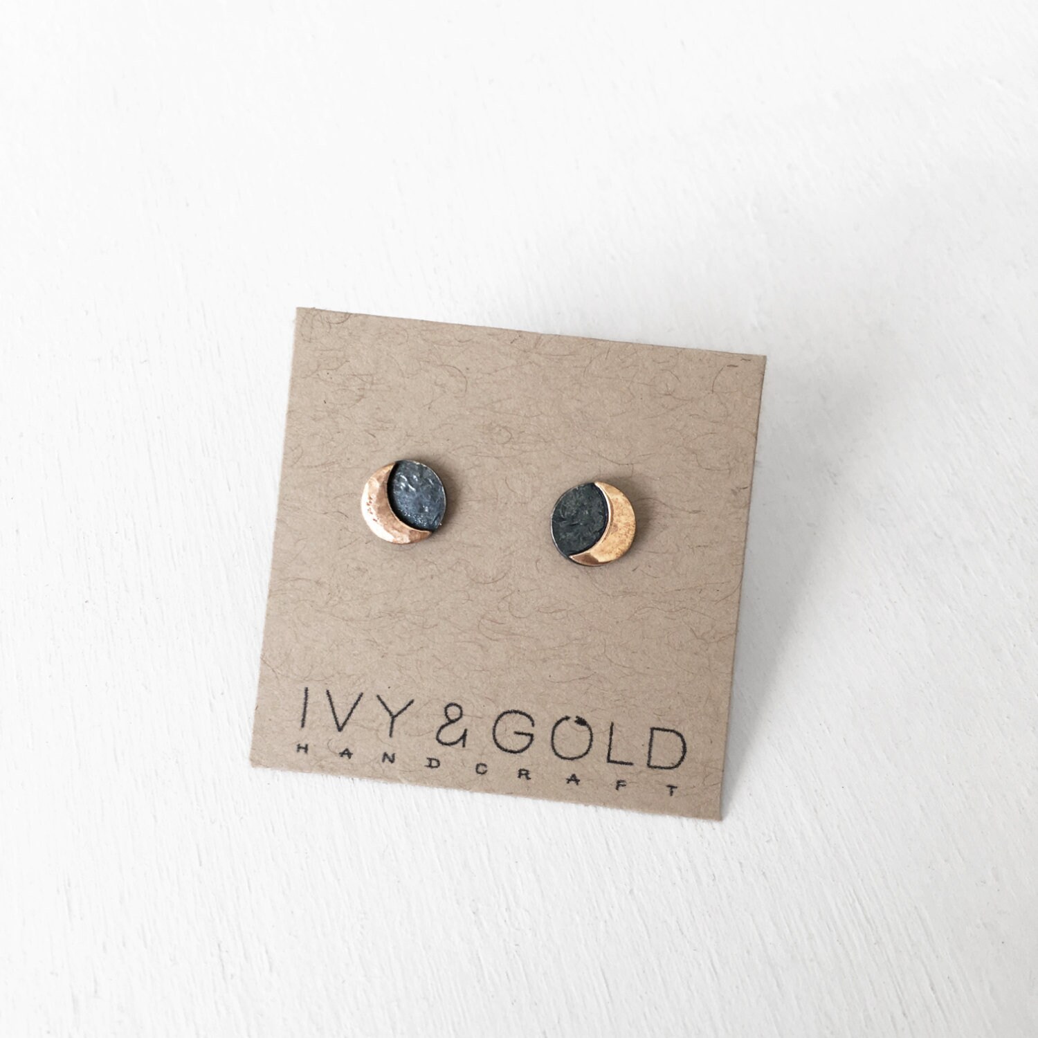 Sonnenfinsternis Ohrringe. Sterling Silber. Goldfill. Natur Inspiriert. Neu Rustikal. Sonnen Eclipse Schmuck. Okkulter Neumond Sonnenfinsternis Ohrringe. Sterling Silber. Goldfill. Natur Inspiriert. Neu Rustikal. Sonnen Eclipse Schmuck. Okkulter Neumond von IvyandGoldHandcraft
