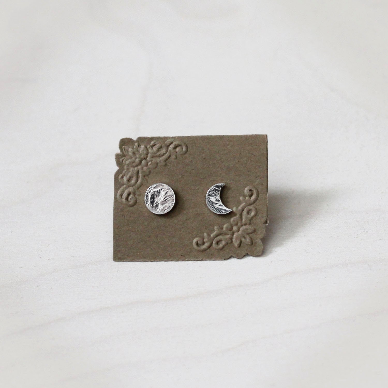 sterling Silber Mond Phase Ohrstecker. Mix & Match-Ohrringe. Asymmetrisch von IvyandGoldHandcraft