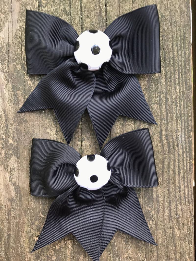 Fußball-Schleife von IvyandMagnoliaCo