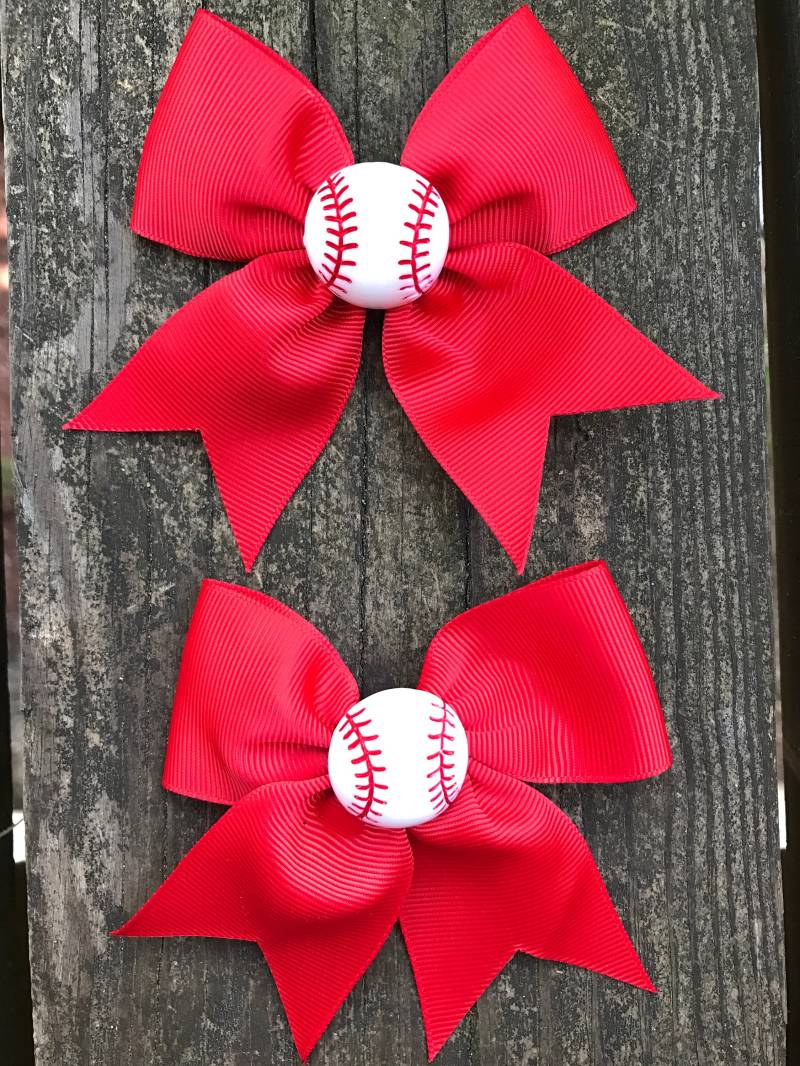 Rote Baseball-Schleife Rote Baseball-Schleife von IvyandMagnoliaCo