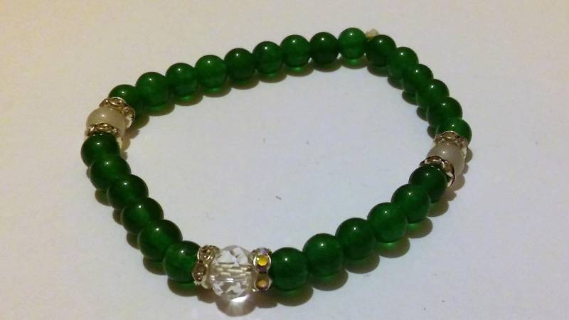 Jade Beaded Armband, Mit Klaren Und Weißen Kristallen Jade Beaded Armband, Mit Klaren Und Weißen Kristallen von Ivylynnsjewels