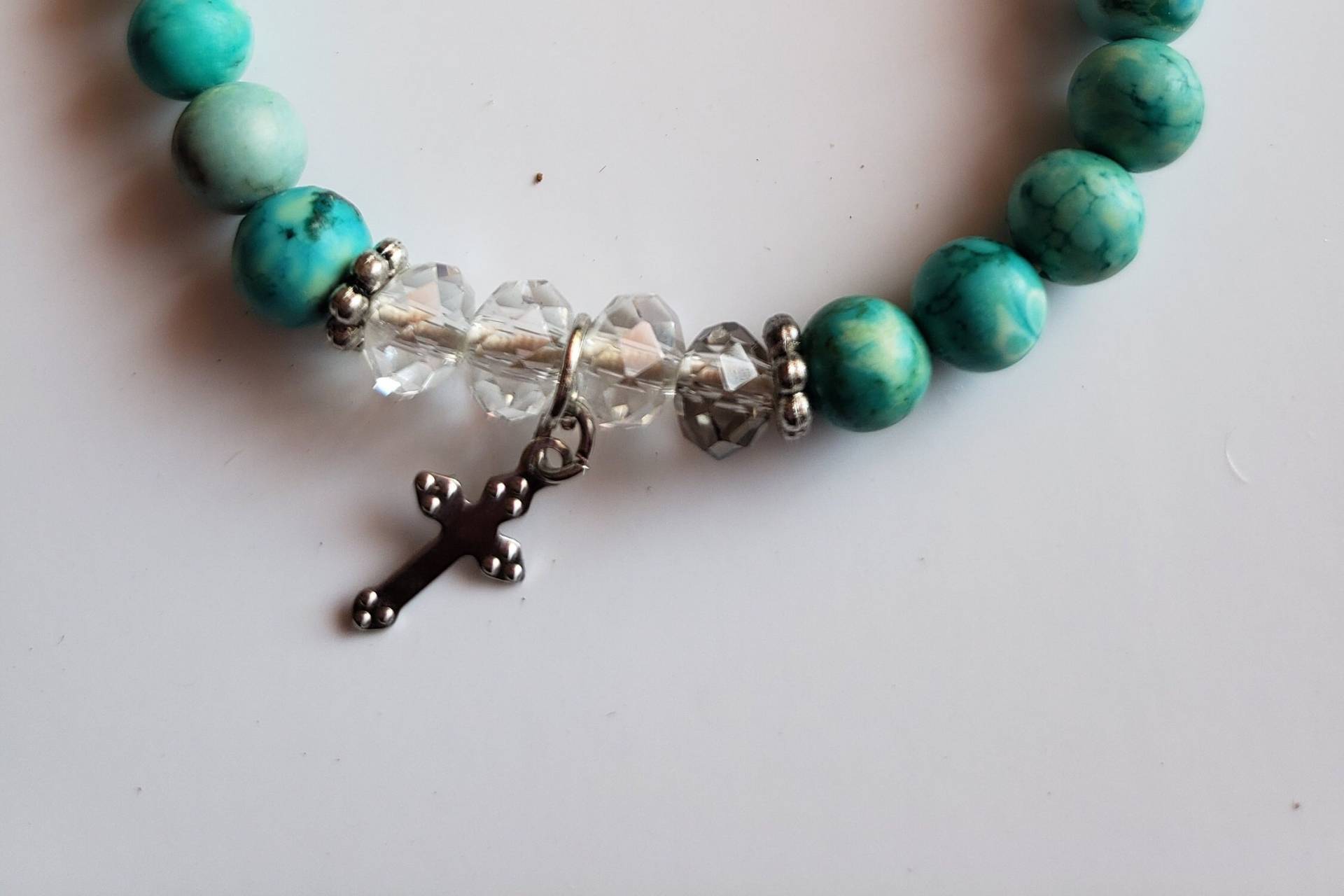 Türkis Perlen Mit Einem Kreuz Türkis Perlen Mit Einem Kreuz von Ivylynnsjewels