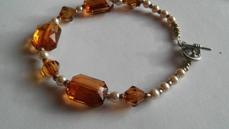 Waldbraun Mit Kleiner Perlenarmband von Ivylynnsjewels