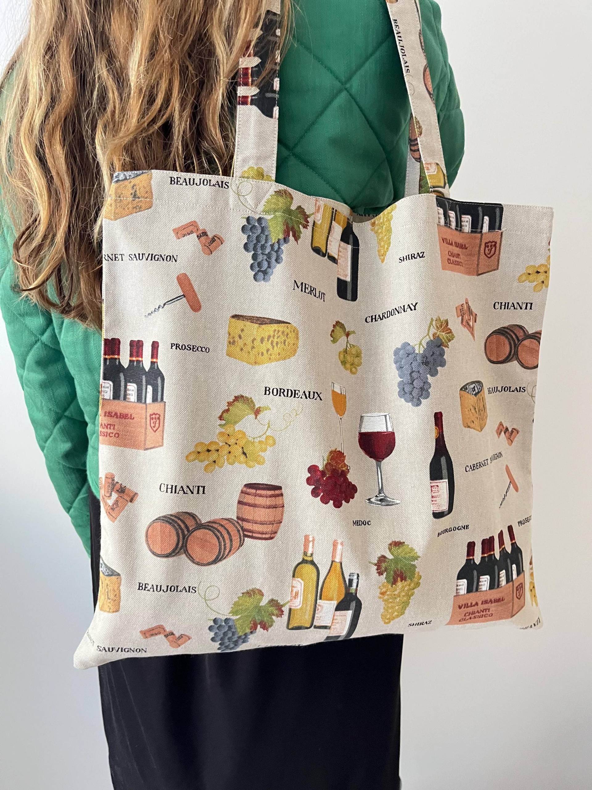 Herbst Stofftasche Aus Robuster Baumwolle. in Handarbeit Gefertigte Große Einkaufstasche Mit Weintrauben, Weinflaschen Motiven von IwaStudio
