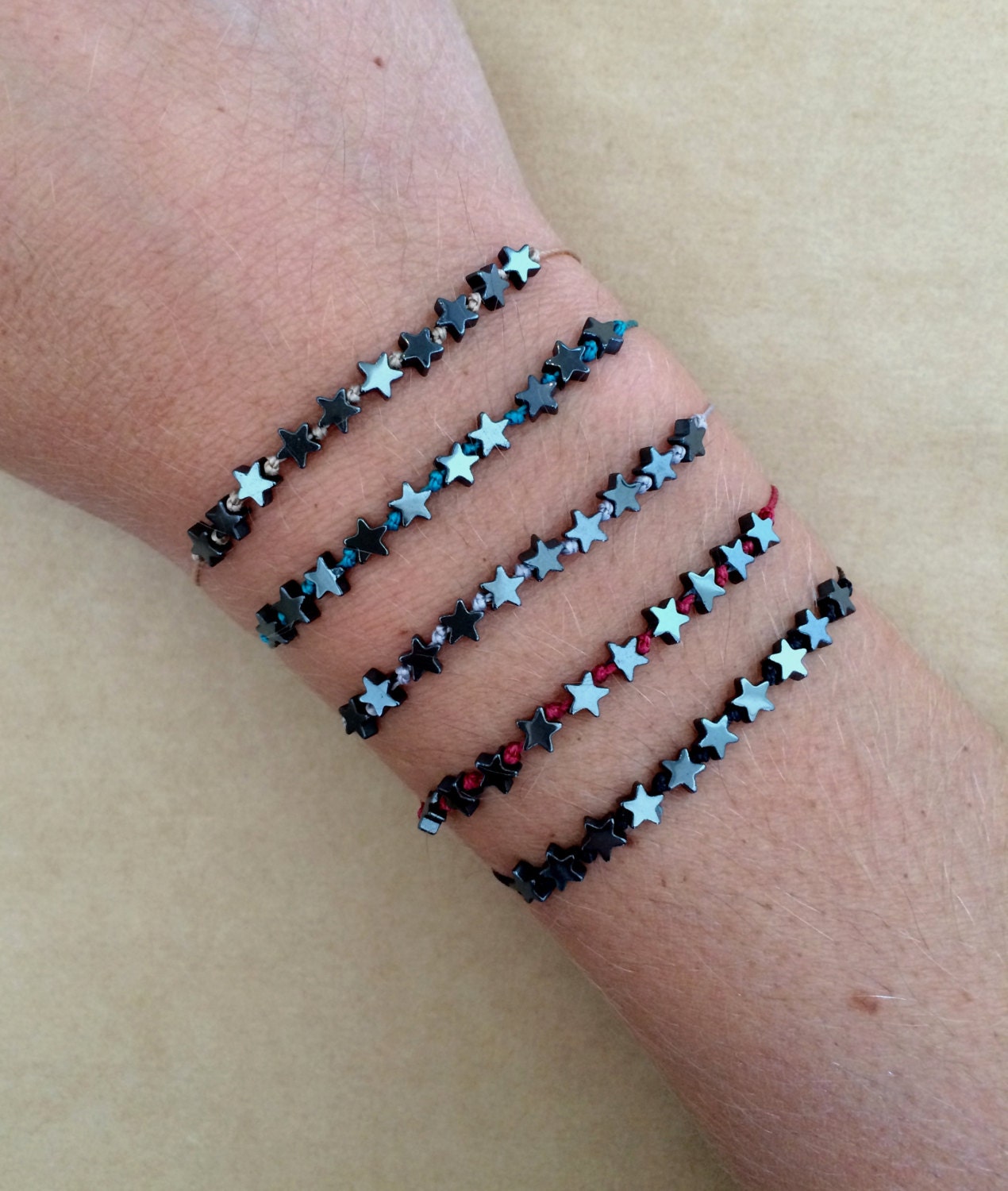 Hämatit Schwarz Stern Makramee Freundschaft Armband - Halbedelstein Armband, Stacking Perlenarmband Hämatit Schwarz Stern Makramee Freundschaft Armband - Halbedelstein Armband, Stacking Perlenarmband von IzouBijoux