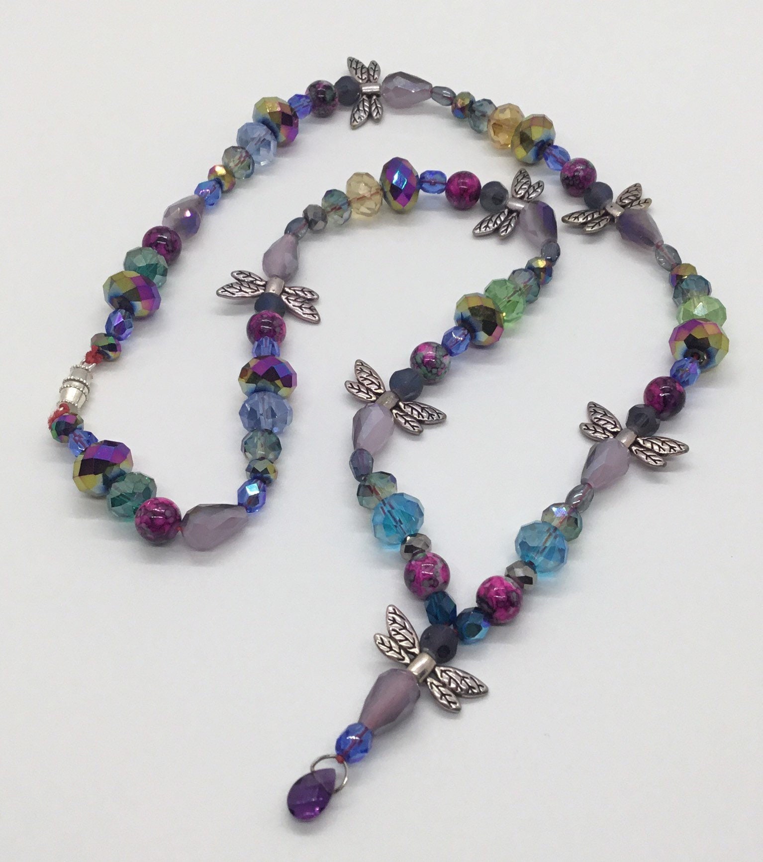 Libelle-Kristall-Perlen-Halskette Libelle-Kristall-Perlen-Halskette von IzzysBuriedTreasures