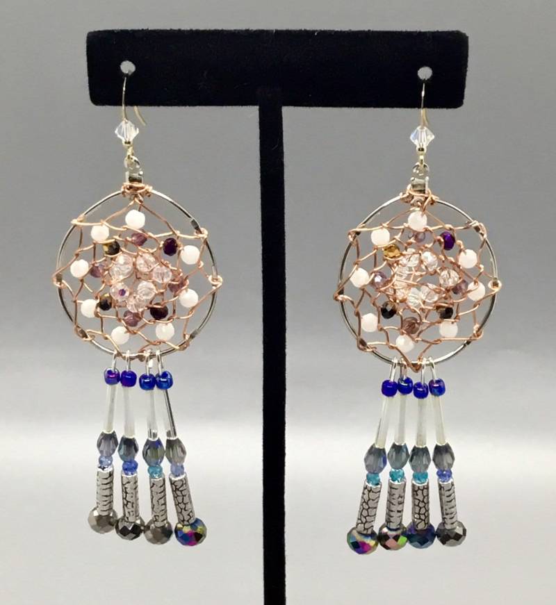 Silber Dreamcatcher Kristall Perlen Ohrringe von IzzysBuriedTreasures