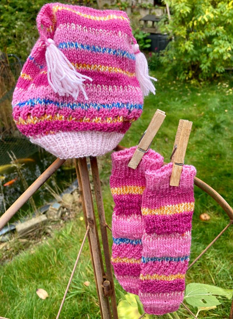 Babyset „Lollipop", Mütze Und Stulpen, 0-3 Monate, Handgestrickt Babyset „Lollipop", Mütze Und Stulpen, 0-3 Monate, Handgestrickt von JACHShandmade