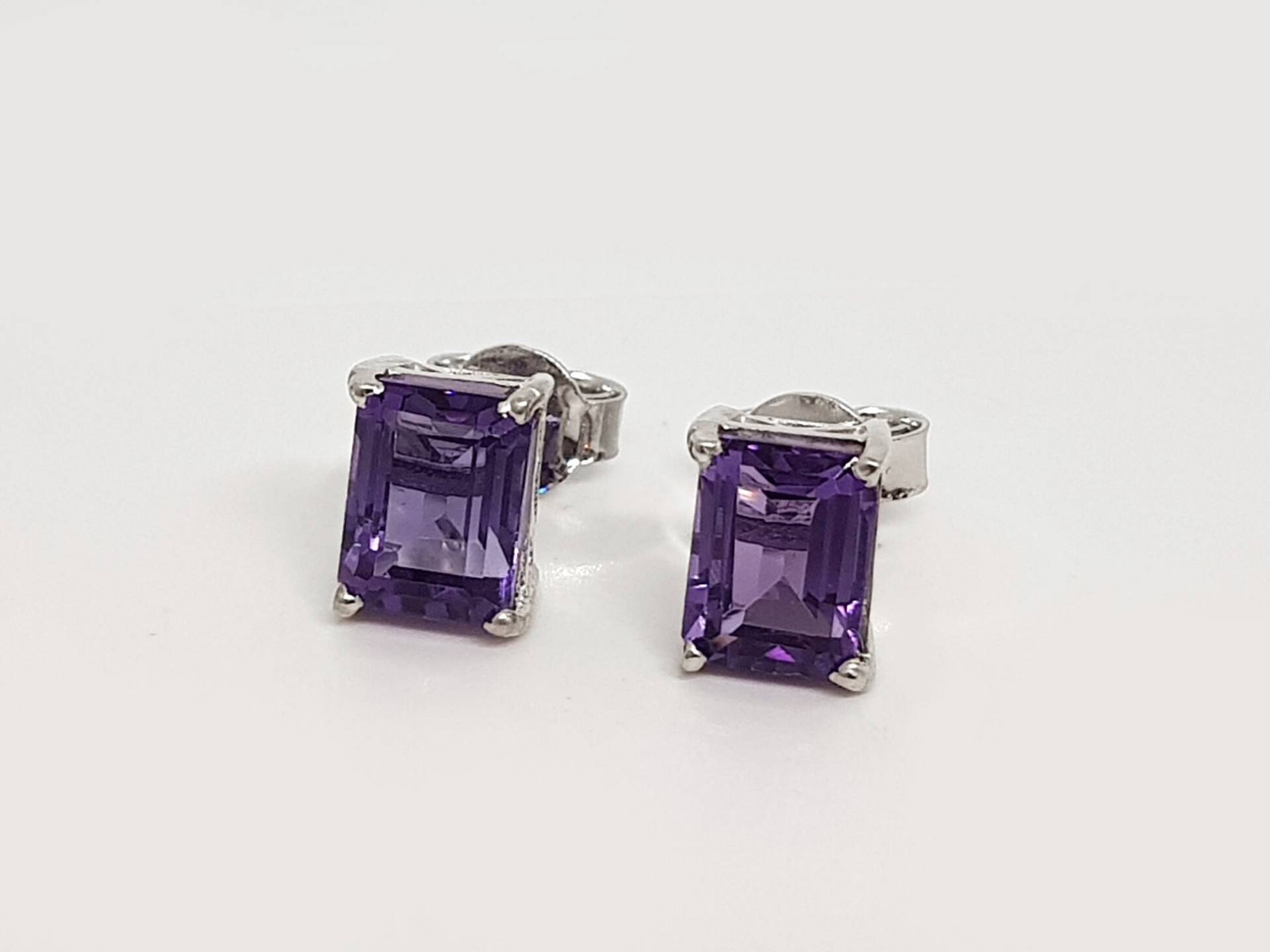 Natürliche Amethyst Ohrringe Aus 925 Sterling Silber Für Frauen Und Mädchen Natürliche Amethyst Ohrringe Aus 925 Sterling Silber Für Frauen Und Mädchen von JAGemsJewelry