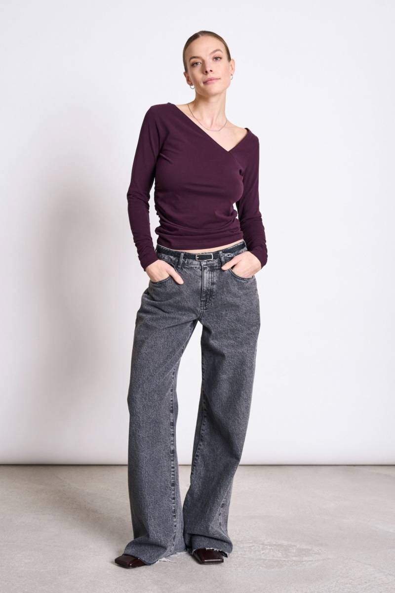 Longsleeve Asymmetrical Casma Rot Longsleeve Asymmetrical Casma Rot von JAN 'N JUNE