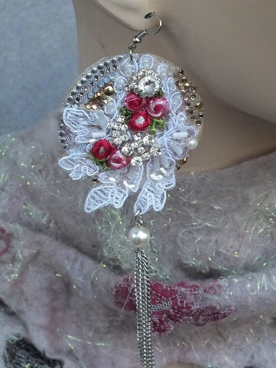 Apple Blosom. Earrings.handmade, Bestickt, Einzigartig, Künstlerisch, Bereit Um Zu Liefern von JARMOLOWSKA