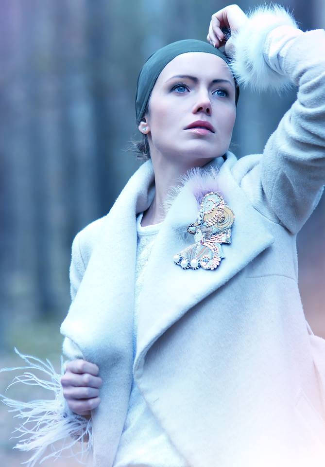 Goldene Adele, Brosche, Handgemacht, Einzigartig, Künstlerisch, Bereit, Schiff von JARMOLOWSKA