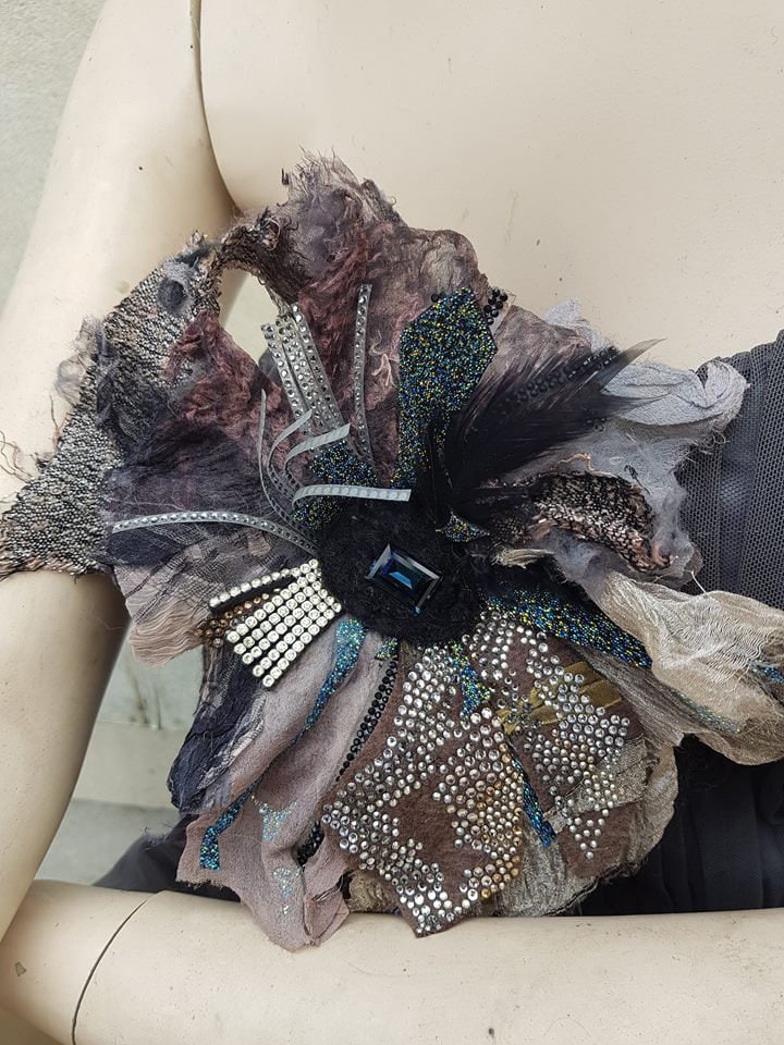 Handgefertigte Designer Brosche, Pin, "Flowers Of Thorny Bushes.2" Von Jarmolowska, Kunst, Einzigartig Und Versandfertig von JARMOLOWSKA