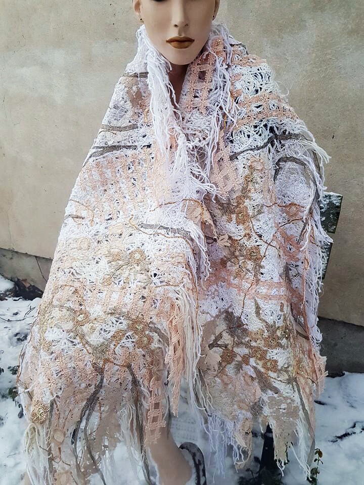 Handgefertigte Designer-Schal "Spitze Der Schnee" Von Jarmolowska. Einzigartige Künstlerisch Und Bereit Zu Versenden von JARMOLOWSKA