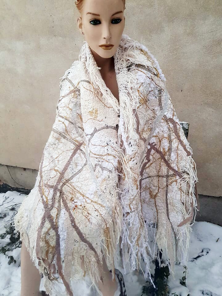 Handgefertigte Designer-Schal "Winter White" Von Jarmolowska. Einzigartige Künstlerisch Und Bereit Zu Versenden von JARMOLOWSKA