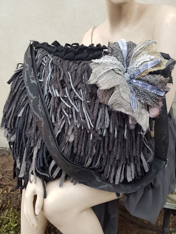 Handgefertigte Designer Tasche, "Grey Rain" Von Jarmolowska, Kunstfertig, Einzigartig Und Versandfertig von JARMOLOWSKA