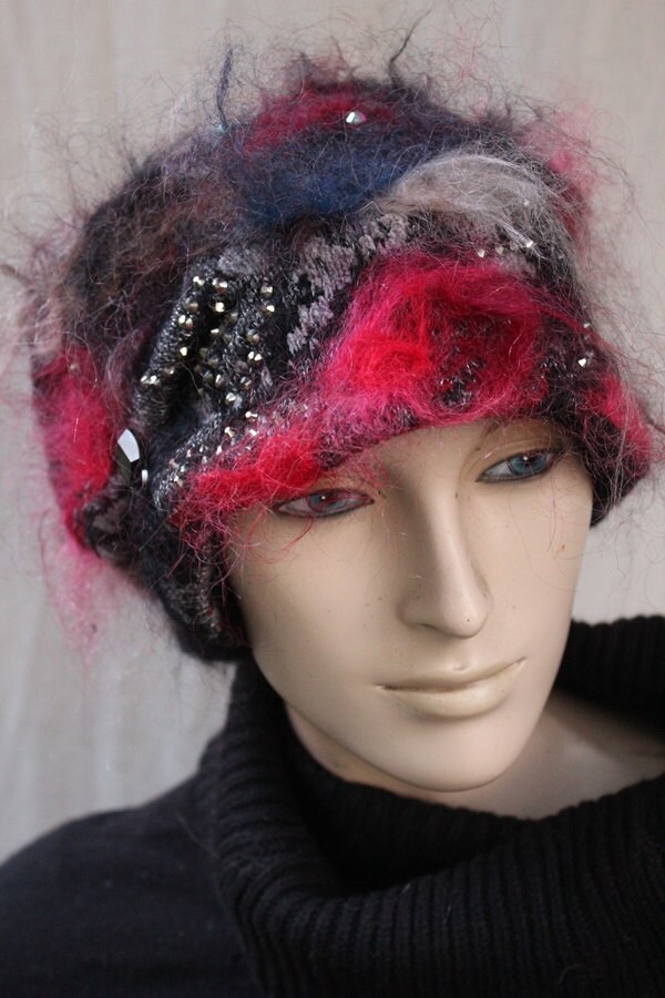Rote Rosen-Mütze. Slouchy Hut, Kappe. Handgefertigte, Einzigartige Kunst, Sofort Versandfertig von JARMOLOWSKA