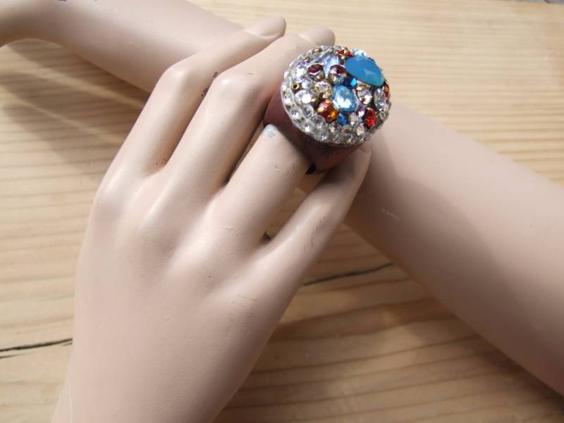 Runing Mit Volves. Ring, Holz Mit Swarovski Kristallen von JARMOLOWSKA