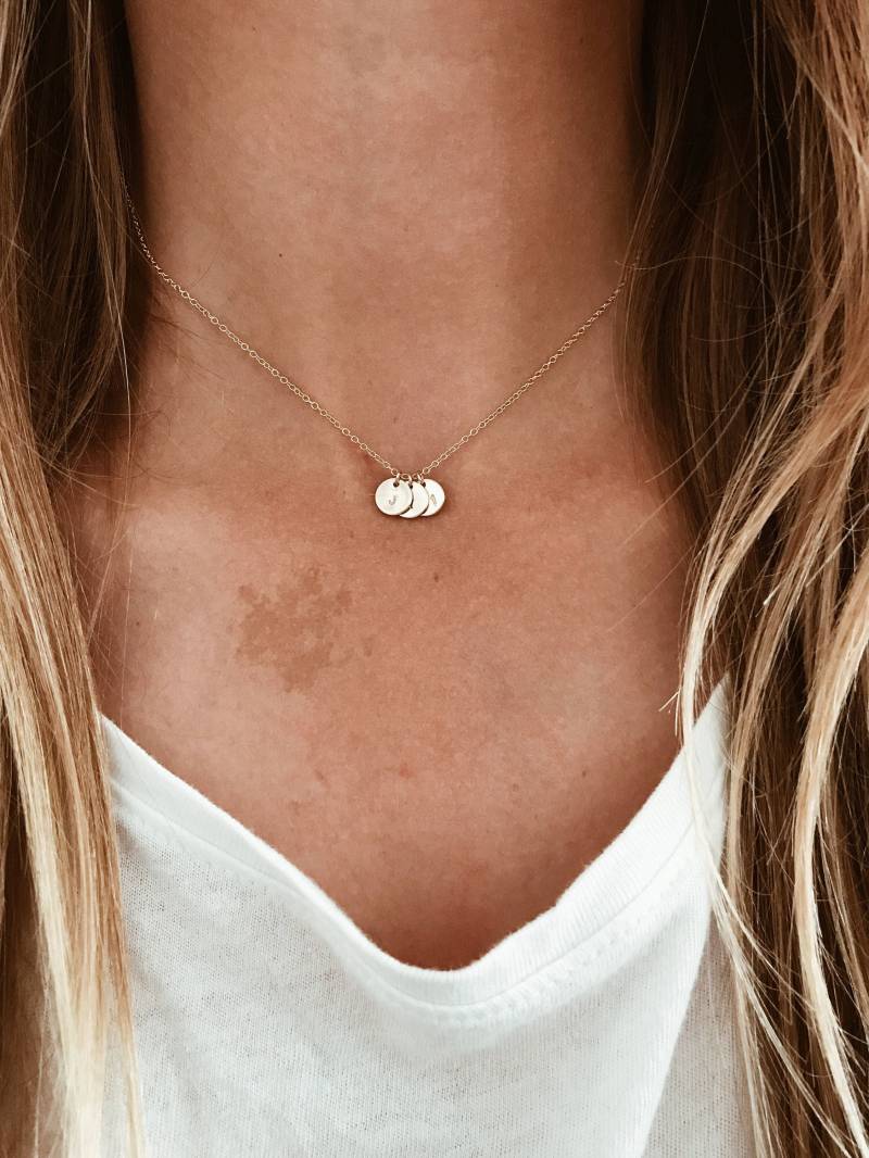 Kleine Kunden Gestempelte Personalisierte Buchstaben Oder Zahlen 14/20 Gold Fill, Rosegold Fill Sterling Silber Kreis Halskette Kleine Kunden Gestempelte Personalisierte Buchstaben Oder Zahlen 14/20 Gold Fill, Rosegold Fill Sterling Silber Kreis Halskette von JAYNEandJAMES
