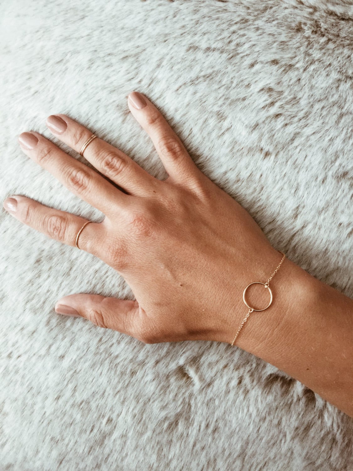Unendlichkeit Kreis Armband Auf Einem 14/20 Gold-Fill Oder Sterling-Silber Kette Unendlichkeit Kreis Armband Auf Einem 14/20 Gold-Fill Oder Sterling-Silber Kette von JAYNEandJAMES