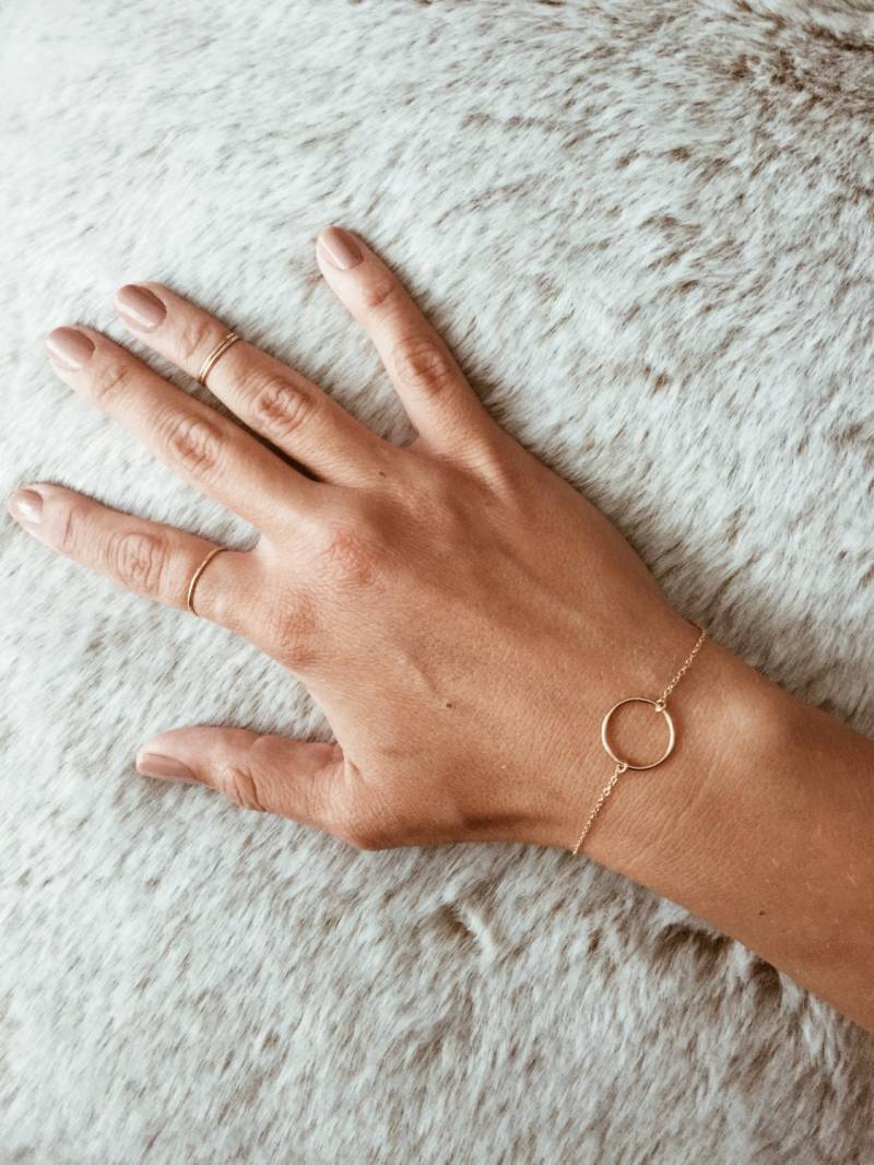 Unendlichkeit Kreis Armband Auf Einem 14/20 Gold-Fill Oder Sterling-Silber Kette Unendlichkeit Kreis Armband Auf Einem 14/20 Gold-Fill Oder Sterling-Silber Kette von JAYNEandJAMES