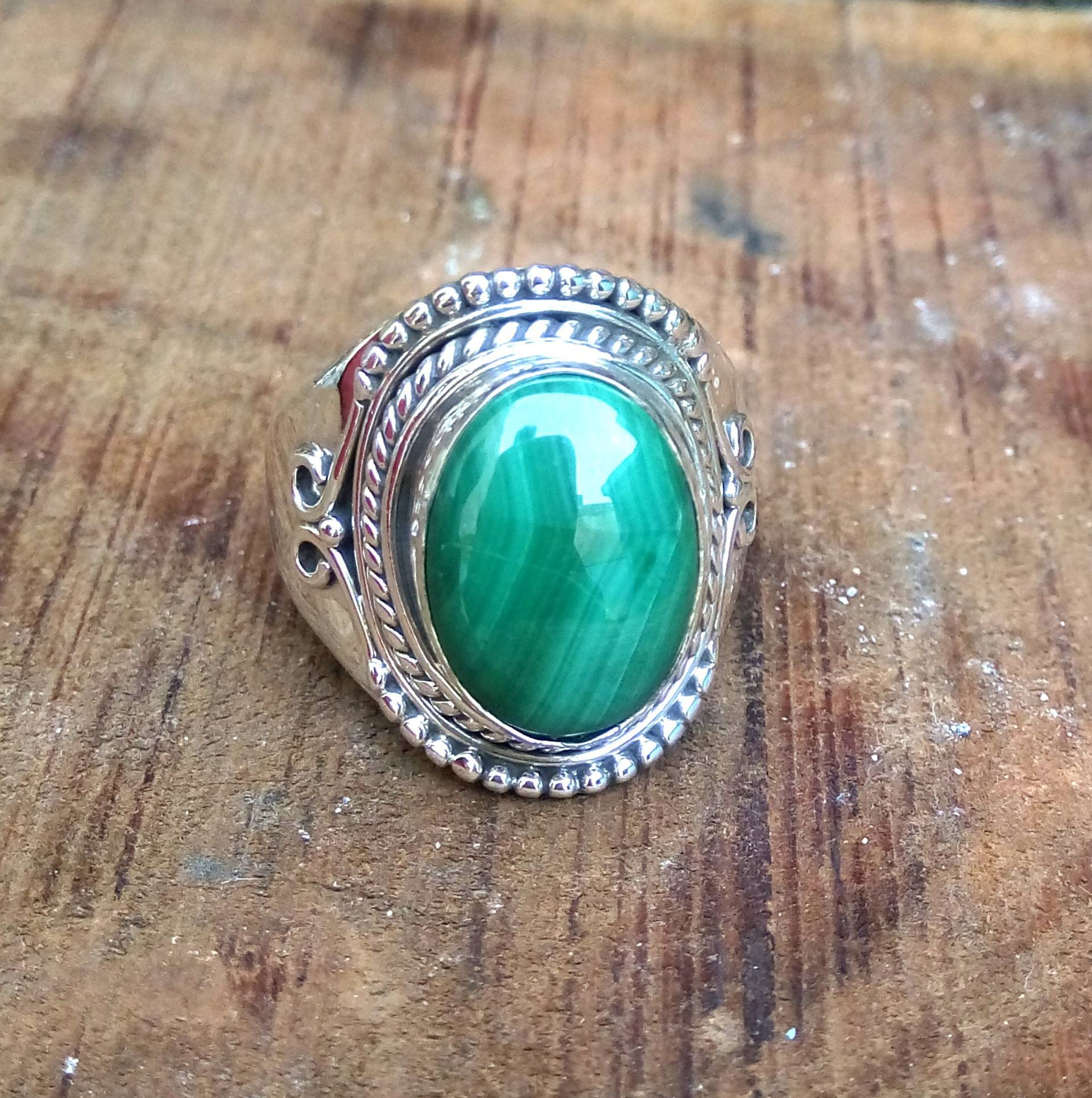 Grüner Malachit Ring/925 Sterling Silber Runde Bandring Handgemachter Versilberter Statement-Stein Grüner Malachit Ring/925 Sterling Silber Runde Bandring Handgemachter Versilberter Statement-Stein von JBJewllers