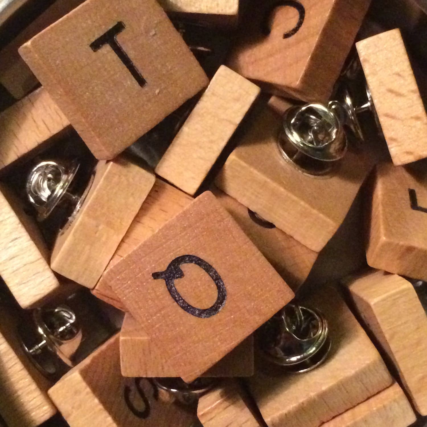 Pin - Scrabble Letter Tie Tacks von JBKreative