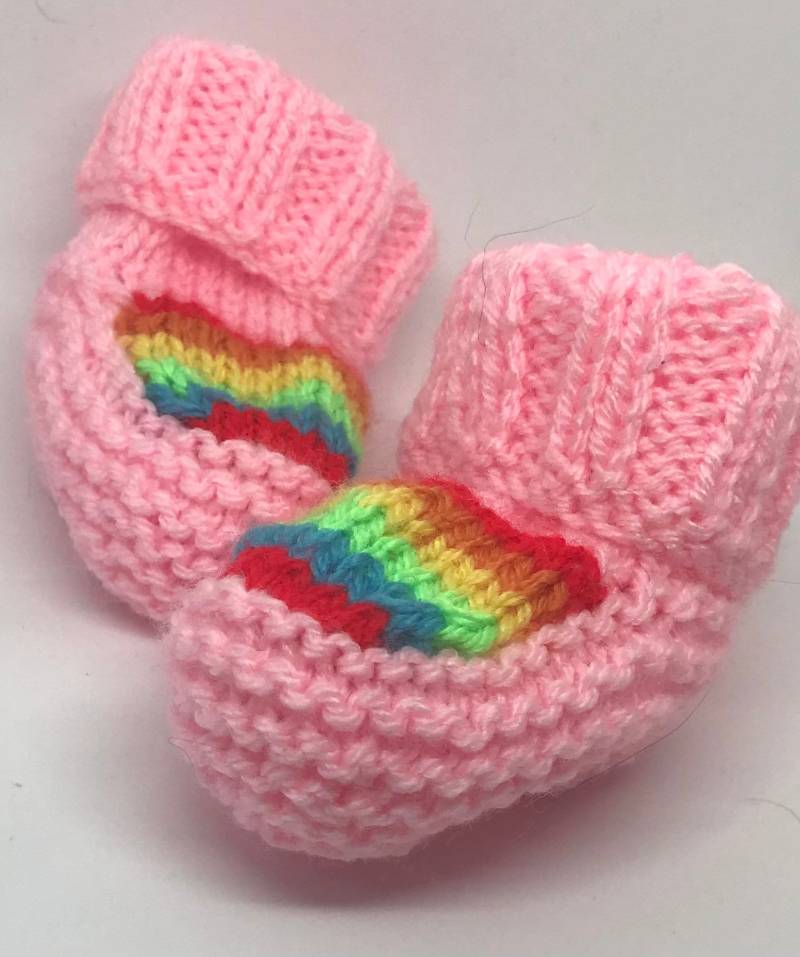 Ein Paar Regenbogen Baby Booties von JBSKRAFTS