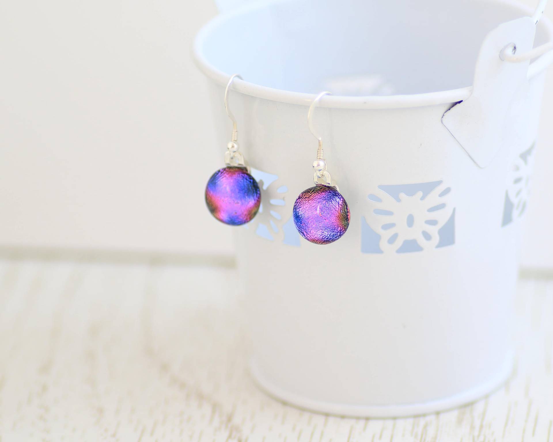 Cerise Pink Tropfen Ohrringe - Mode Zubehör Ohrhänger Dichroic Glas Sterling Silber Haken. Jbt480 Cerise Pink Tropfen Ohrringe - Mode Zubehör Ohrhänger Dichroic Glas Sterling Silber Haken. Jbt480 von JBTGlass
