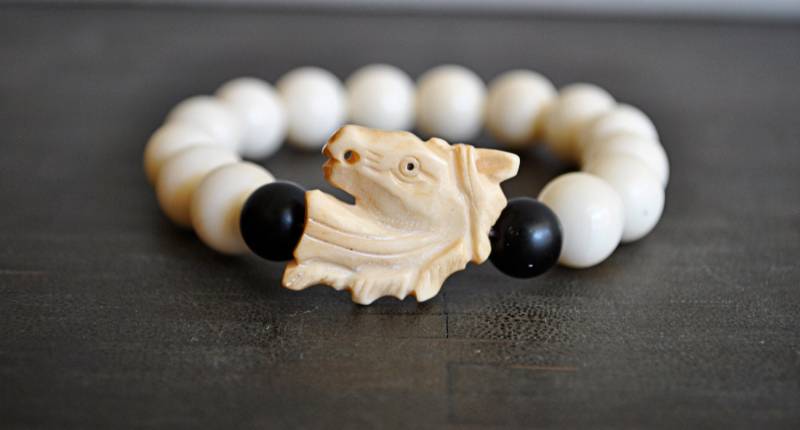 Cremige Knochenpferd Armband Cremige Knochenpferd Armband von JBeseda