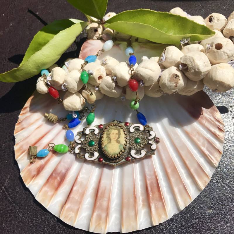 Frankreich Emaille Portrait Halskette /Moreno Perlen von JBeseda