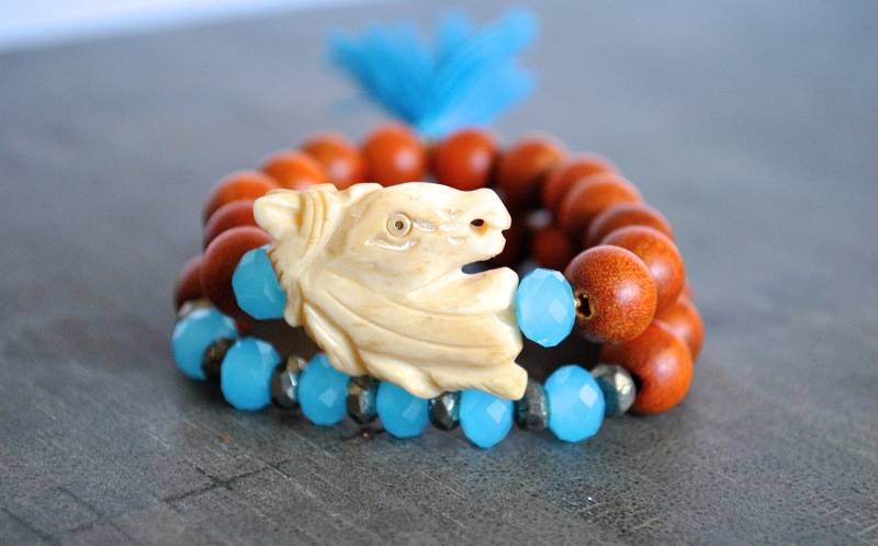 Sandelholz Stretch Quaste Armband Set von JBeseda