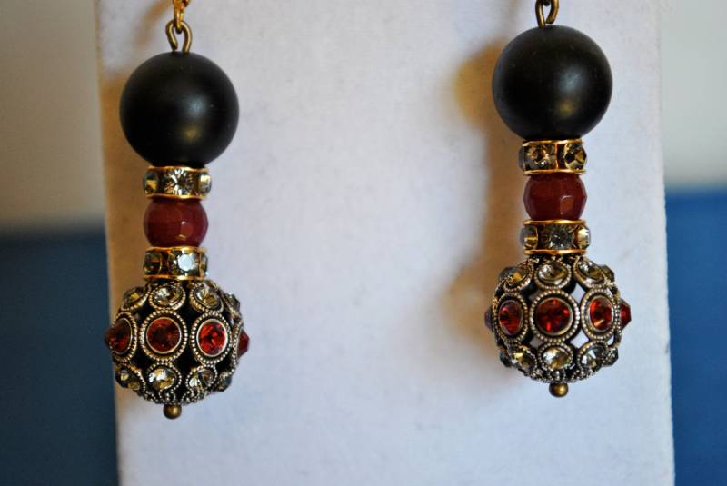 Schwarz Onyx, Ruby Und Swarovsky Ohrringe Schwarz Onyx, Ruby Und Swarovsky Ohrringe von JBeseda