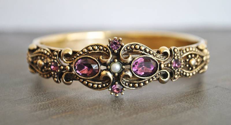 Vintage Avone Armreif Armband Set Vintage Avone Armreif Armband Set von JBeseda
