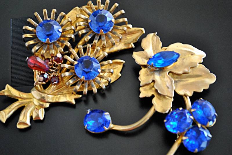 Vintage Vergoldet Gold Blume Brosche Set von JBeseda