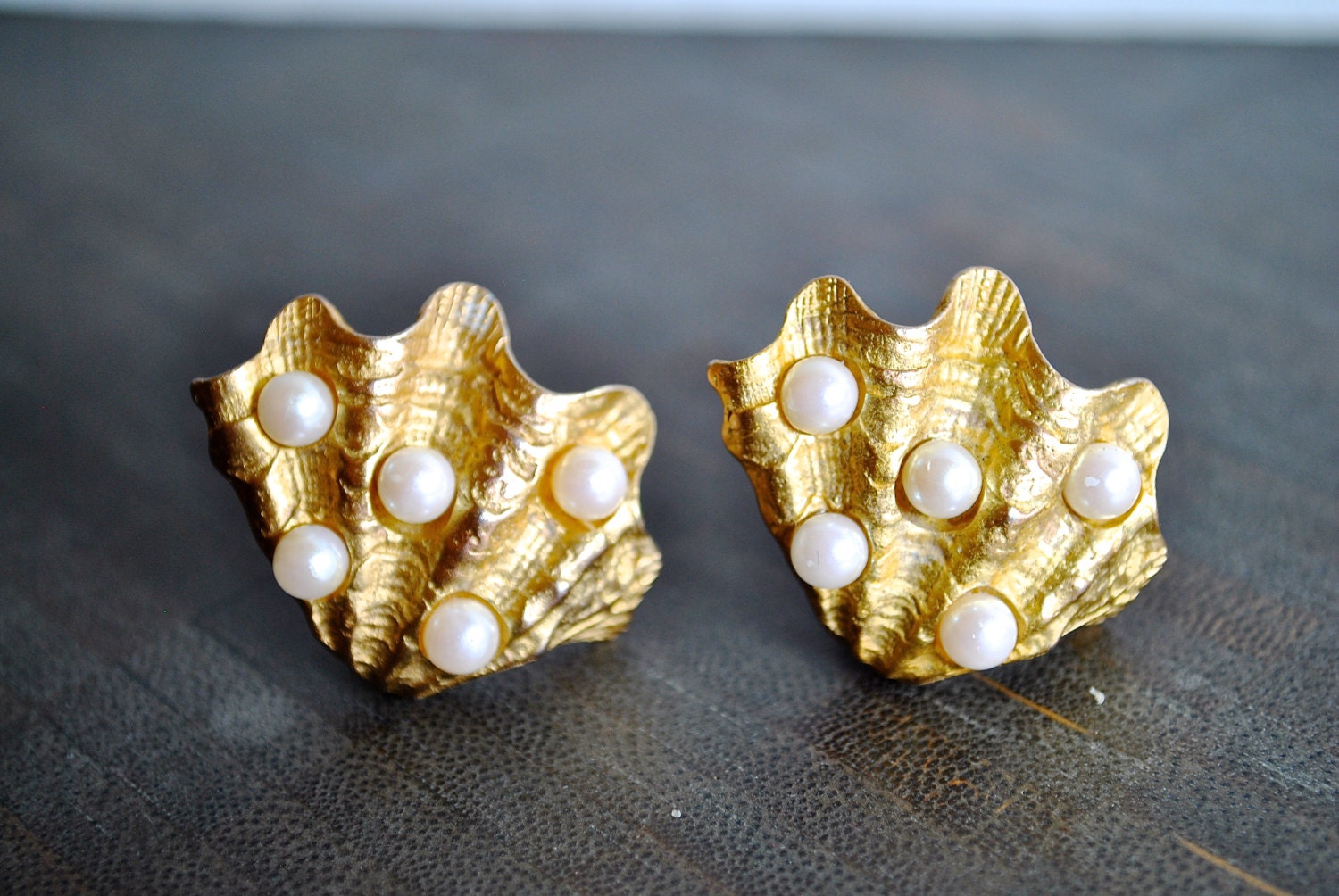 Vintage Vergoldete Brosche Mit Perlen von JBeseda