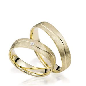 JC Trauringe Gold 333 Paarpreis Ice-Matt I Traumhafte Eheringe breit 4,5 mm I Schöne Partnerringe Gelbgold mit Gravur in edler Schatulle I 2 Hochzeitsringe Herrenring & Damenring mit Stein I J182 von JC Trauringe