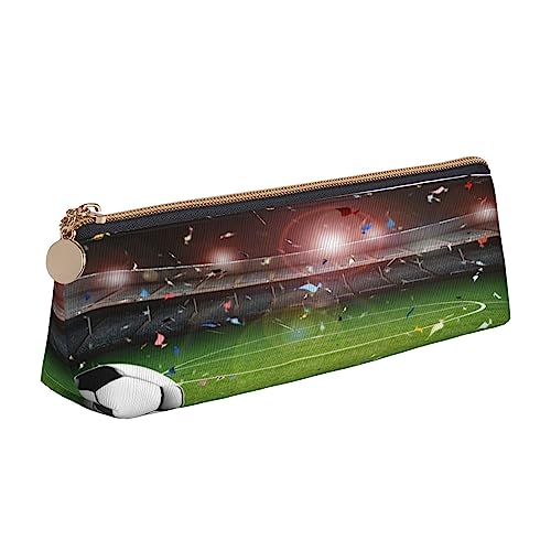 JCAKES Stadion Fußball Arena Sport Leder Dreieck Federmäppchen Dreieckige Leder Schreibwaren Organizer Federmäppchen Aufbewahrungstasche Kosmetiktasche, weiß, Einheitsgröße, Taschen-Organizer von JCAKES