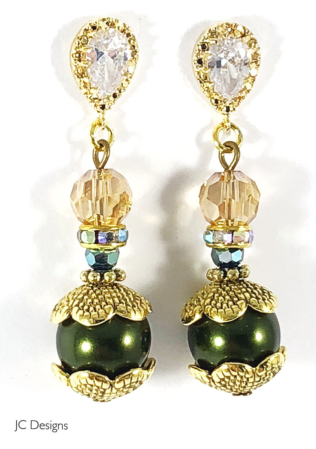 Elegante Grüne Perle Ohrringe, Zirkonia Tropfen Kristallohrringe, Funkelnde Ohrringe von JCDesignsMI