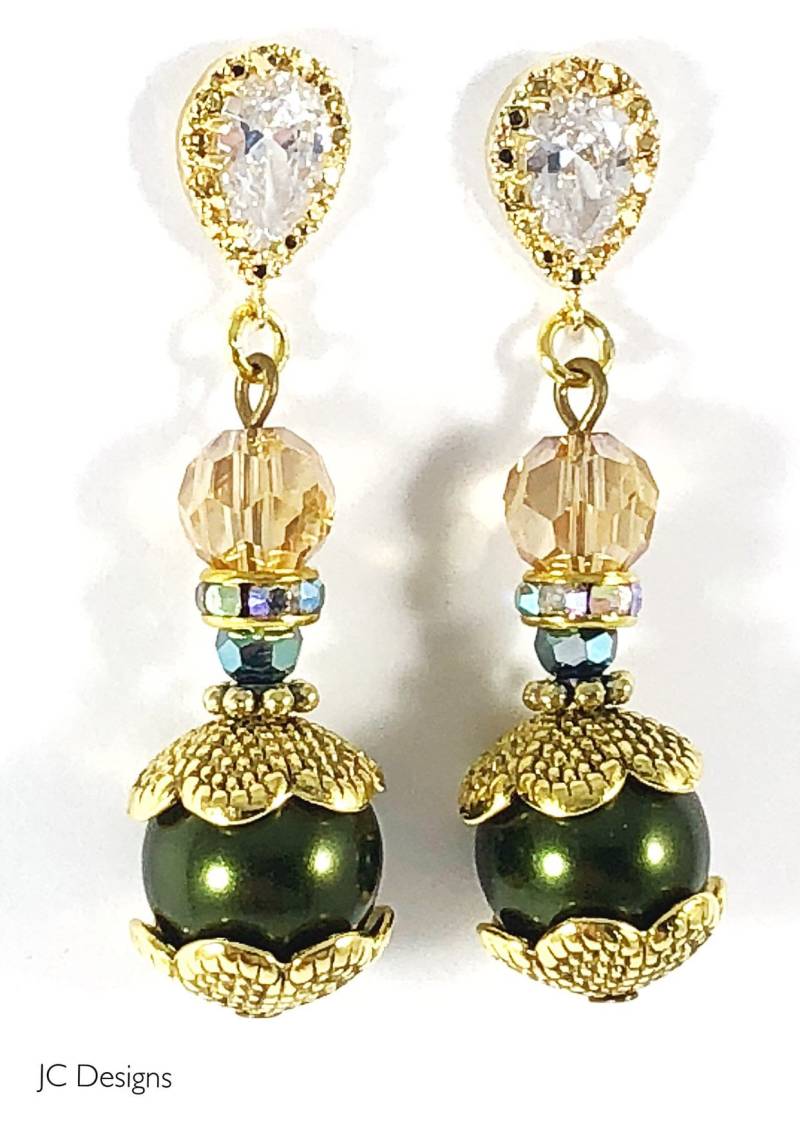 Elegante Grüne Perle Ohrringe, Zirkonia Tropfen Kristallohrringe, Funkelnde Ohrringe Elegante Grüne Perle Ohrringe, Zirkonia Tropfen Kristallohrringe, Funkelnde Ohrringe von JCDesignsMI