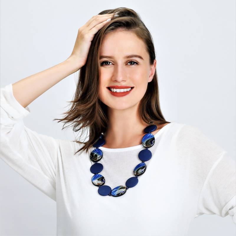 Resin Halskette Im Klobigen Blau Verstellbarer Kieselstein-statementschmuck von JCUKColorfulJewelery