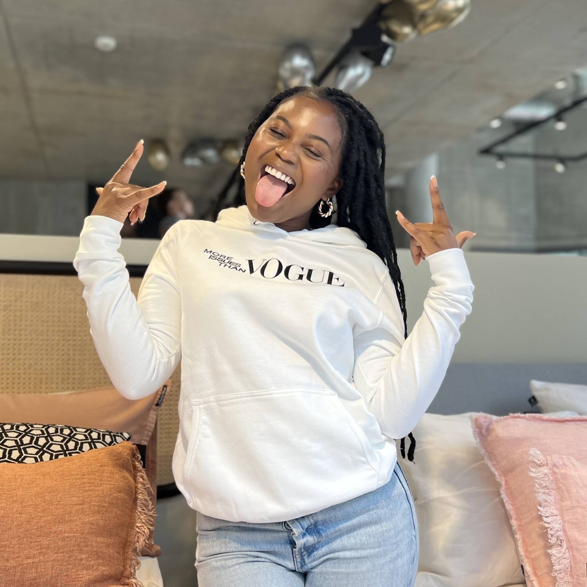 More Issues Than Vogue Hoodie Mit Flockdruck Baumwolle Pulli Beflockung Verschiedene Farben Und Größen. Geschenkidee Bestie Fashionista von JCWDesignHH