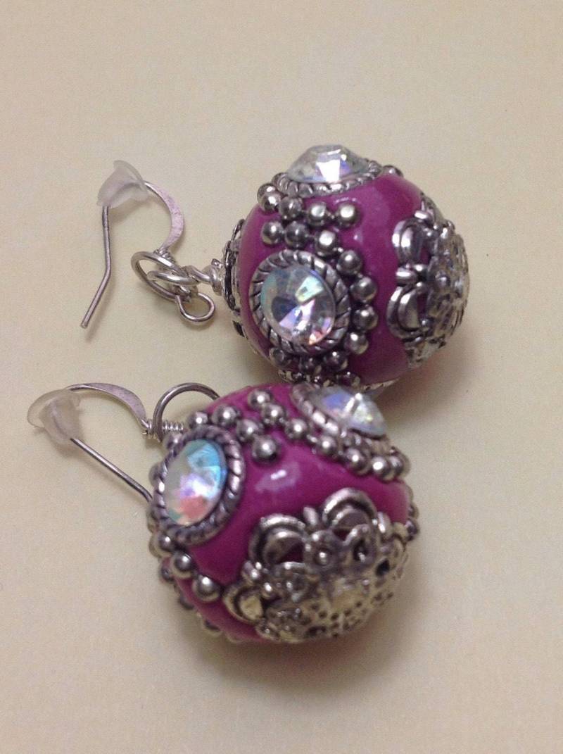 Magenta Juwel Schatz Ohrringe von JDKCraftStudio